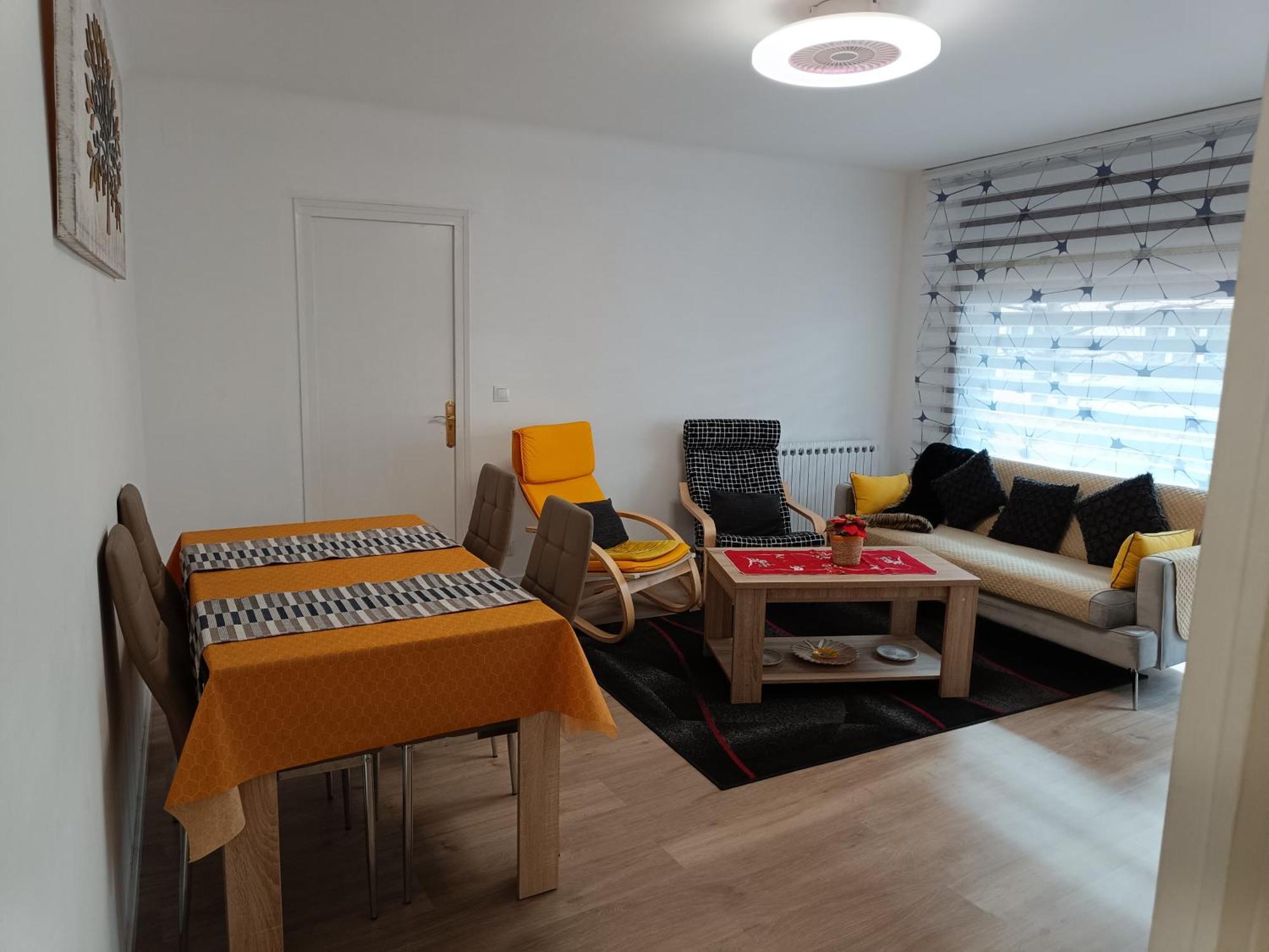 Apartamento Estel Ла Сеу д'Ургел Екстериор снимка